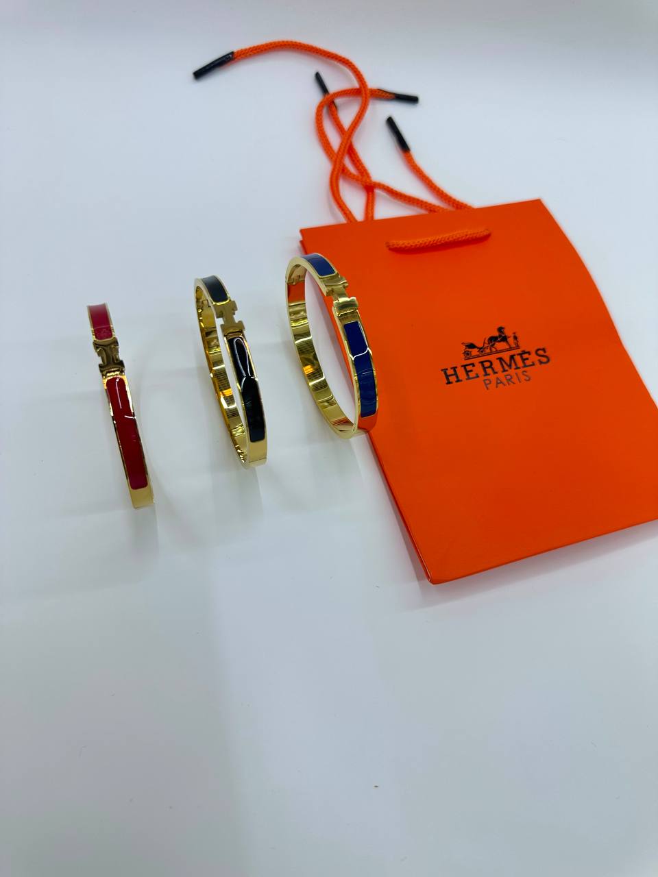 *Stainless steel 🦋*
Bangle 💯
Non tarnish 💯
With paper bag 🛍️
20 dhs🇦🇪🇦🇪

Zain216
♥️♥️♥️