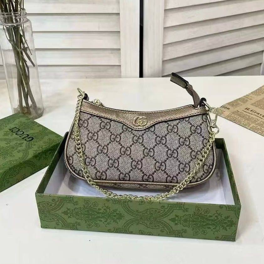 GUCCI 
GOOD QUALITY
 WITH BOX 🎁
75 dhs✅

Zain295
♥️♥️♥️