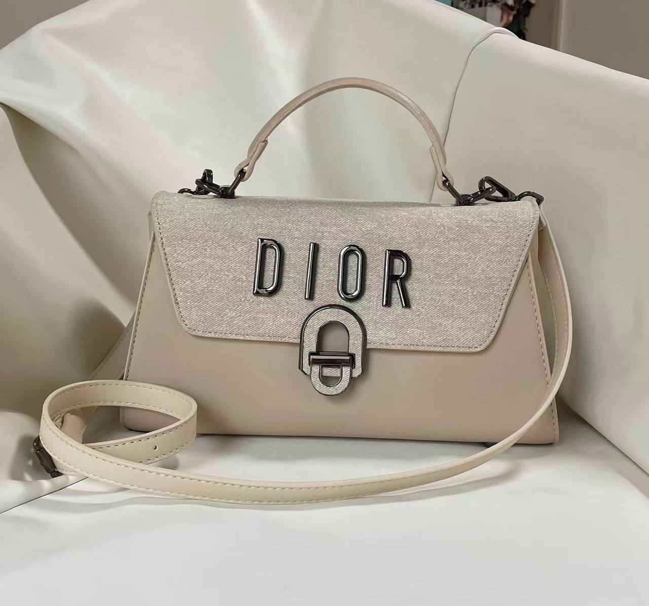 Dior
120 dhs💓
good quality

Zain175
♥️♥️♥️