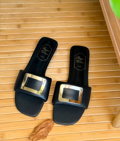 Roger Vivier
Super Master
𝗦𝗶𝘇𝗲 𝟯𝟲 𝘁𝗼 𝟰𝟭 
450 dhs✅

Zain303
♥️♥️♥️