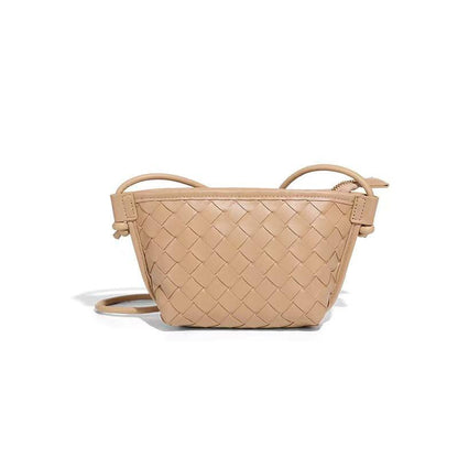 BOTTEGA 
60 dhs💓
Size 19*15

Zain161
♥️♥️♥️