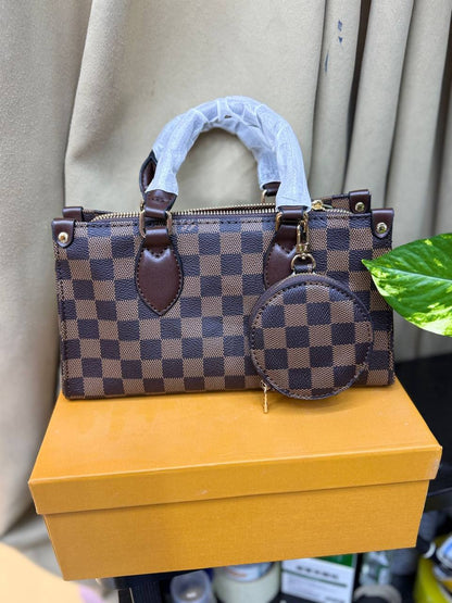 LV
QUALITY 💯
SIZE 26CM
110 dhs✅
WITH BOX 📦 

Zain70
♥️♥️♥️