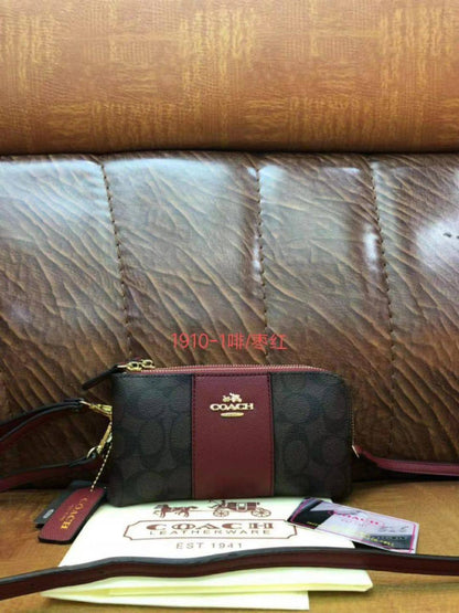 Coach
Small bag, double zipper
with 2 straps
55 dhs🇦🇪🇦🇪

Zain136
♥️♥️♥️