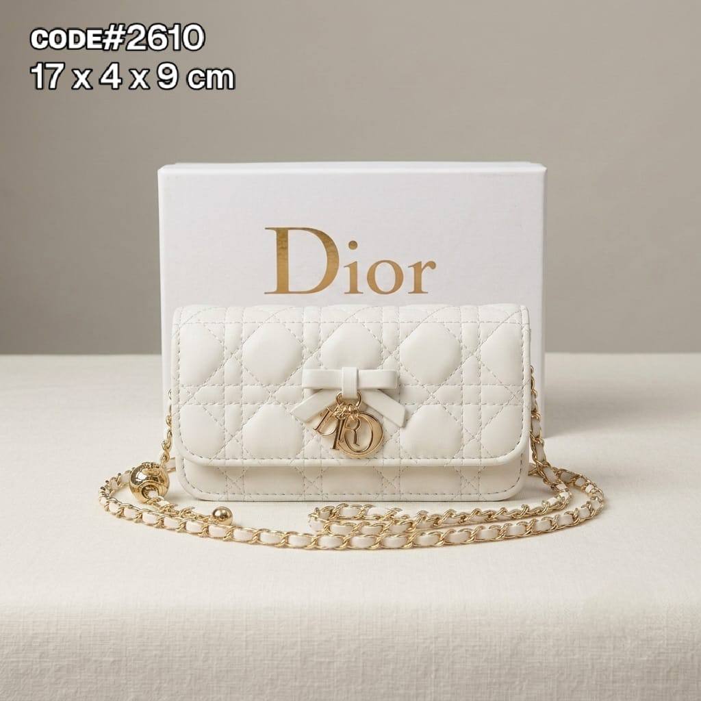 CHRISTIAN DIOR
PHONE ᴄʀᴏss ʙᴀɢ
ғʟᴀᴘ ᴄᴀʟғsᴋɪɴ ʟᴇᴀᴛʜᴇʀ
ɪɴ ʙᴏᴡ ᴅɪᴏʀ ᴄʜᴀʀᴍs
ɪᴛ ʜᴀs ʙᴀʟʟ ᴀᴅᴊᴜsᴛᴀʙʟᴇ
ғᴏʀ ᴄʜᴀɪɴ ɢᴏʟᴅ sᴛʀᴀᴘ
sɪᴢᴇ : 17 cm
ᴡɪᴛʜ BOX

75 dhs🇦🇪🇦🇪

Zain31
♥️♥️♥️