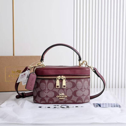 Coach
100 dhs🇦🇪🇦🇪
with box
size 18cm

Zain26
♥️♥️♥️