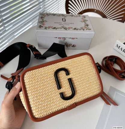 MARC JACOBS
  VERY GOOD QUALITY 
WITH BOX 
🎁🎁🎁

95 dhs✅

Zain295
♥️♥️♥️