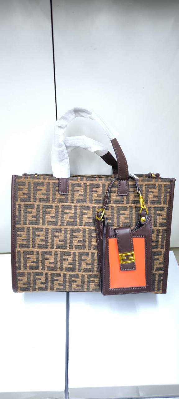 Fendi
95 dhs✅

Zain203
♥️♥️♥️
