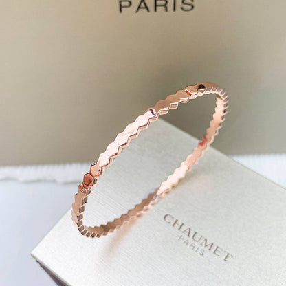 CHAUMET 🦋*
Bangle 💥
Master quality 💯
With black boxes 📦 
45 dhs✅

With master box 🗃️ 
115 dhs✅

Zain216
♥️♥️♥️