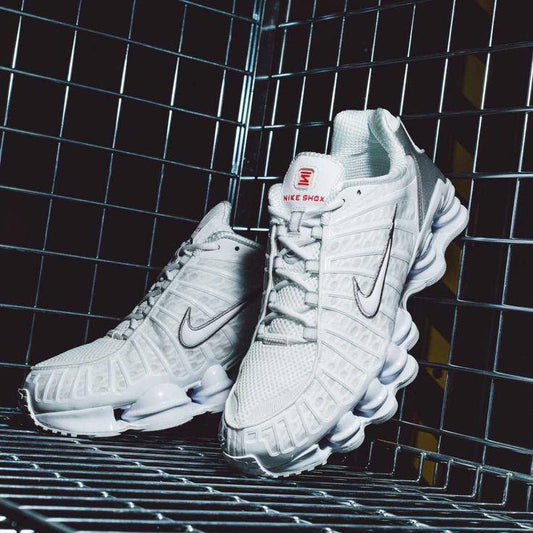 Nike shox TL ‘White’🤍
36 to 45 AVAILABLE🤩
230 dhs✅

Zain242
♥️♥️♥️