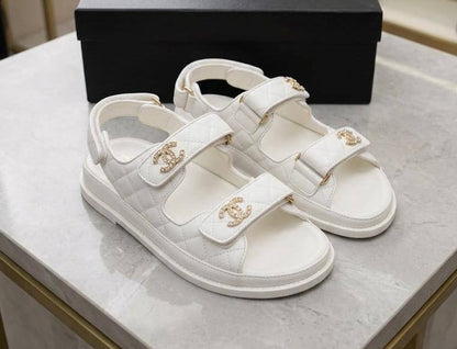 Chanel Lady 
Good Quality 🥰
Withbox & Paper Bag🛍️ 
110 dhs💓

Zain40
♥️♥️♥️