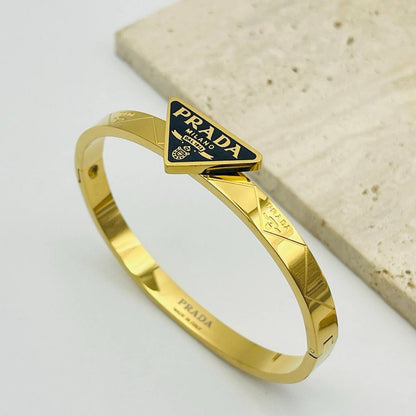 New arrival 
Prada Stainless steel with 18k gold plated bangle 
35 dhs🪙🌨️

Zain243
♥️♥️♥️
