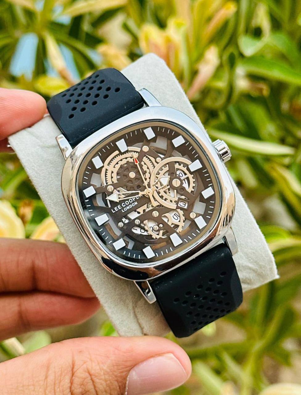 Lee-Cooper Men
50 dhs✅
*Battery*

Zain29
♥️♥️♥️