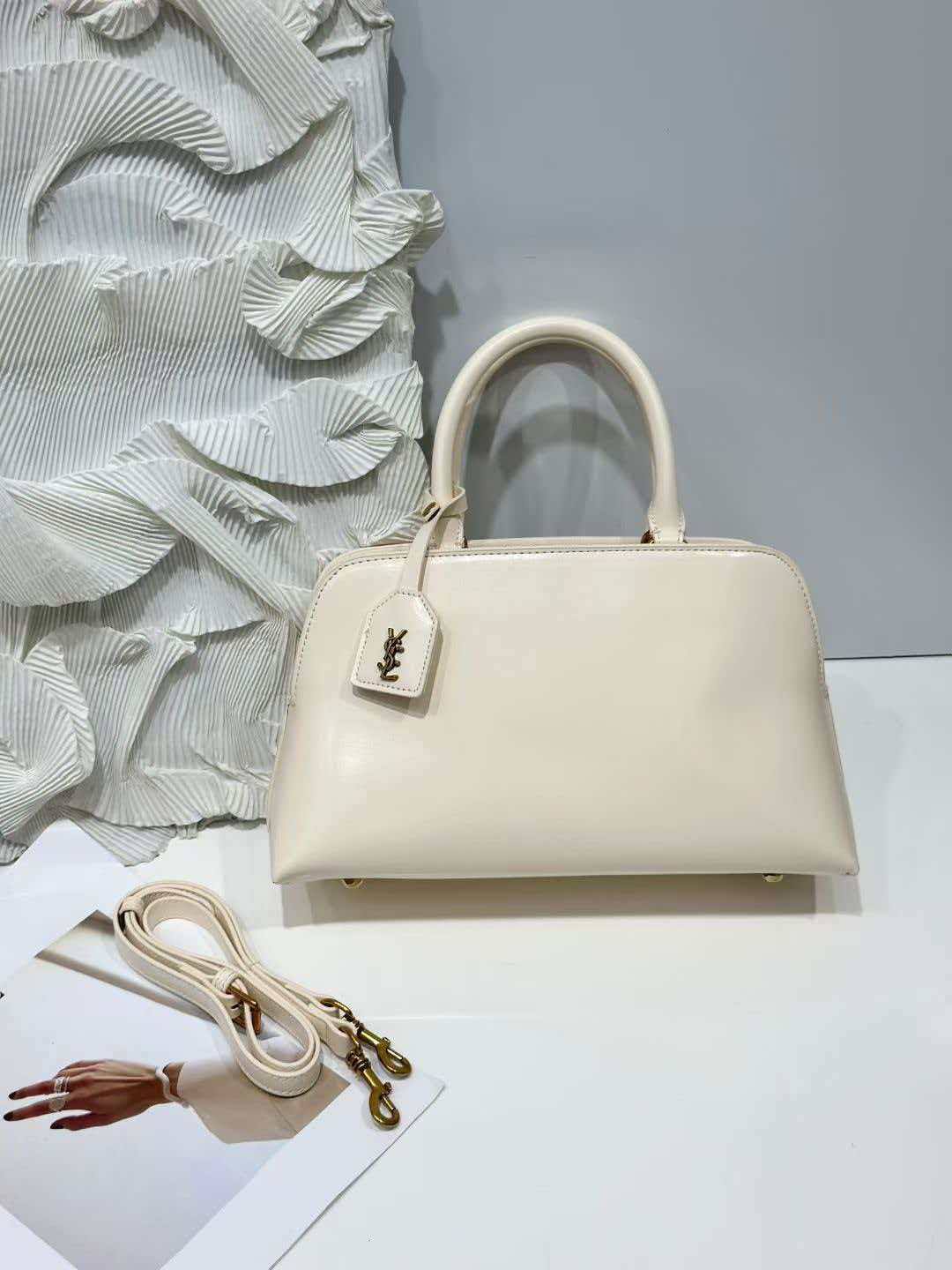 YSL
 good quality
120 dhs❤️
30 CM

Zain200
♥️♥️♥️