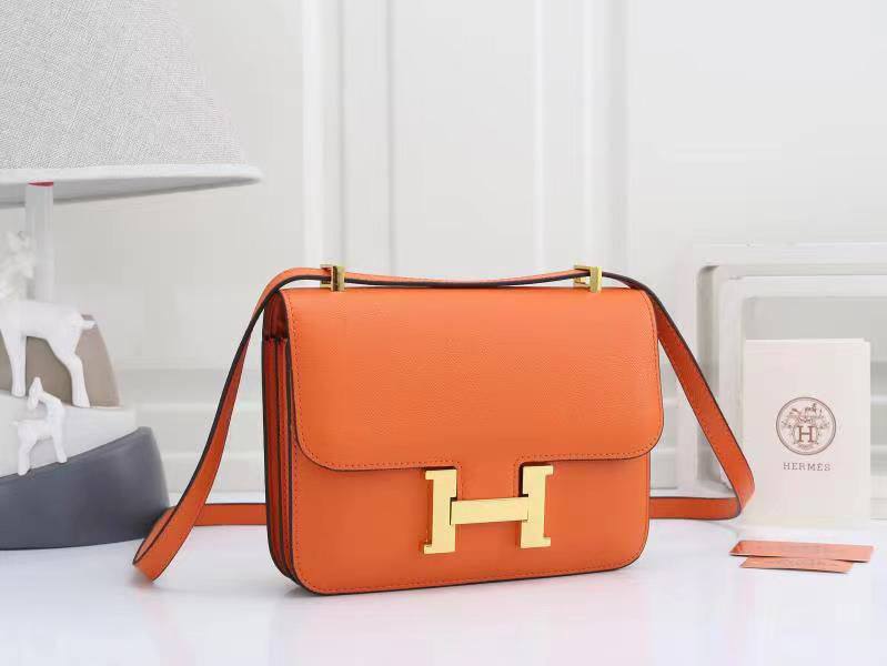 Hermes
100 dhs✅
with box
🎁🎁🎁

size
Small 19×6×15cm
Medium 24×6×17cm

Zain42
♥️♥️♥️