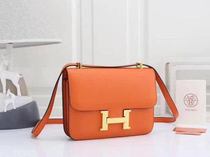 Hermes
100 dhs✅
with box
🎁🎁🎁

size
Small 19×6×15cm
Medium 24×6×17cm

Zain42
♥️♥️♥️