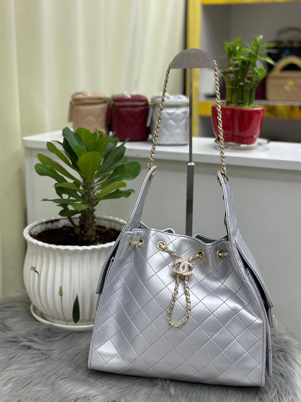 CHANEL 
SIZE  ……… 28CM 
120 dhs🇦🇪🇦🇪

Zain244
♥️♥️♥️