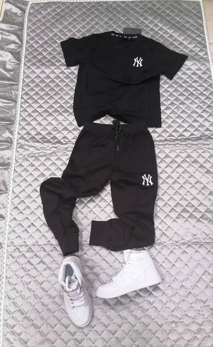Kids tracksuit 

8 10 12 14 16 size 

75 dhs🇦🇪🇦🇪

Zain27
♥️♥️♥️
