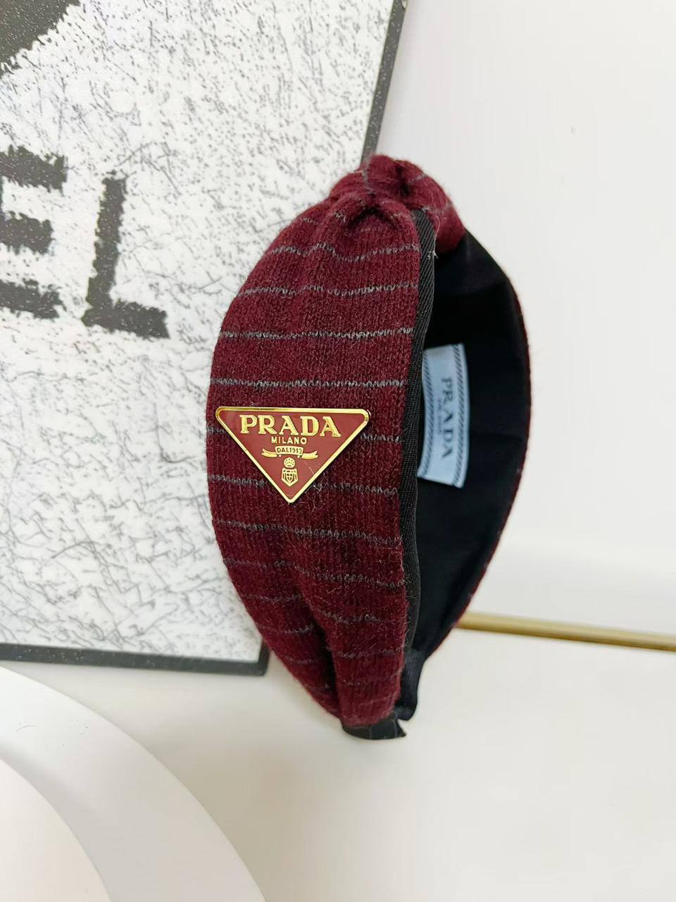 Headband 🔥*
good quality 💯

With paper bag 🛍️
20 dhs🪙🌨️
With master box 🗃️ 
40 dhs🪙🌨️

Zain216
♥️♥️♥️
