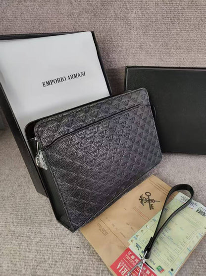 Pouch
With box 
🎁🎁🎁

90 dhs✅

Zain190
♥️♥️♥️