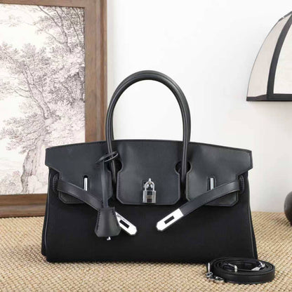 Hermes
125 dhs🌺
Size:34*18*15

Zain07
♥️♥️♥️