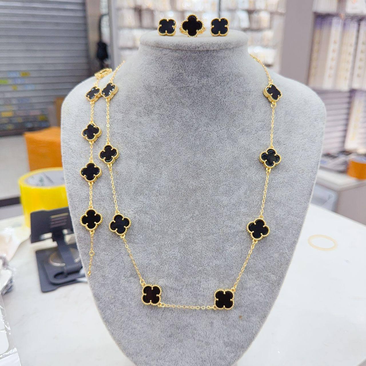 VCA set💥*
*Stainless steel SET 💯*
Necklace ❤️‍🩹
Earring 🍁
Breslat ❣️
Ring 💍 free size
With normal boxes 📦 
And paper bag 🛍️
65 dhs🪙🌨️
With master box 🗃️ 
110 dhs🪙🌨️

Zain216
♥️♥️♥️
