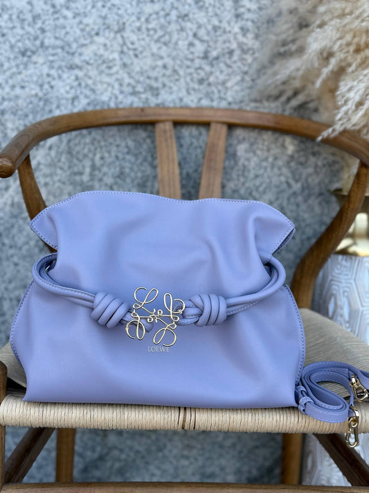 New collection✨✨✨
LOEWE
24cm
360 dhs🪙🌨️
30cm
390 dhs🪙🌨️
Top quality 
With box🎁

Zain167
♥️♥️♥️