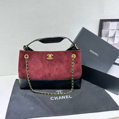 Chanel  
100 dhs❣️
with box 📦 

Good quality 

Zain253
♥️♥️♥️