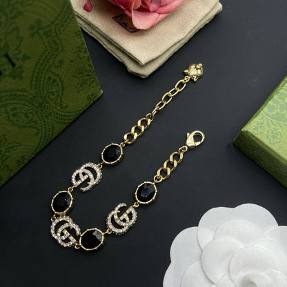 Gucci ❤️‍🔥*
Necklace ✨
Bracelet 🦋
Master quality 💯
With normal boxes 📦 
105 dhs❣️
With master box 🗃️ 
120 dhs❣️

Zain216
♥️♥️♥️