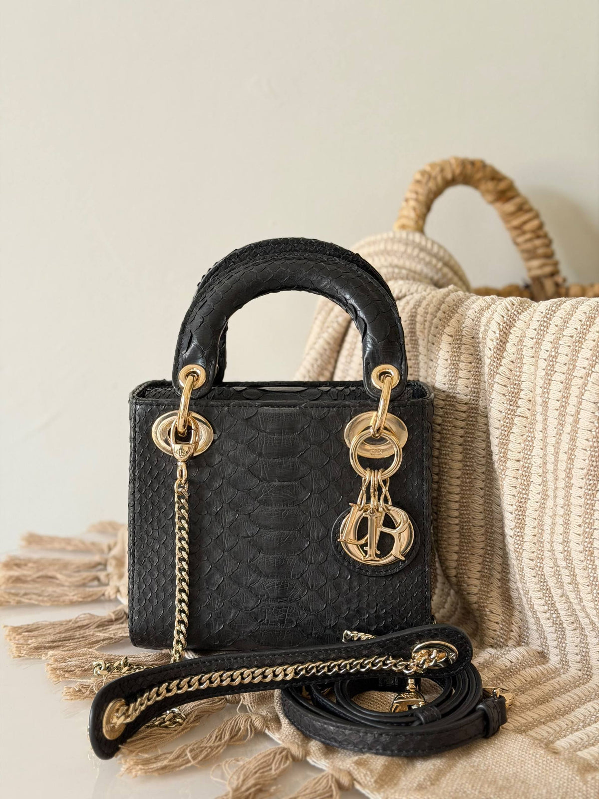 Lady Dior 
Snake leather 
Size :17 cm


For Price 👇 WhatsApp✅
0568585901 
0507557372
0552275751 Owner Zain 👌

Zain315
♥️♥️♥️