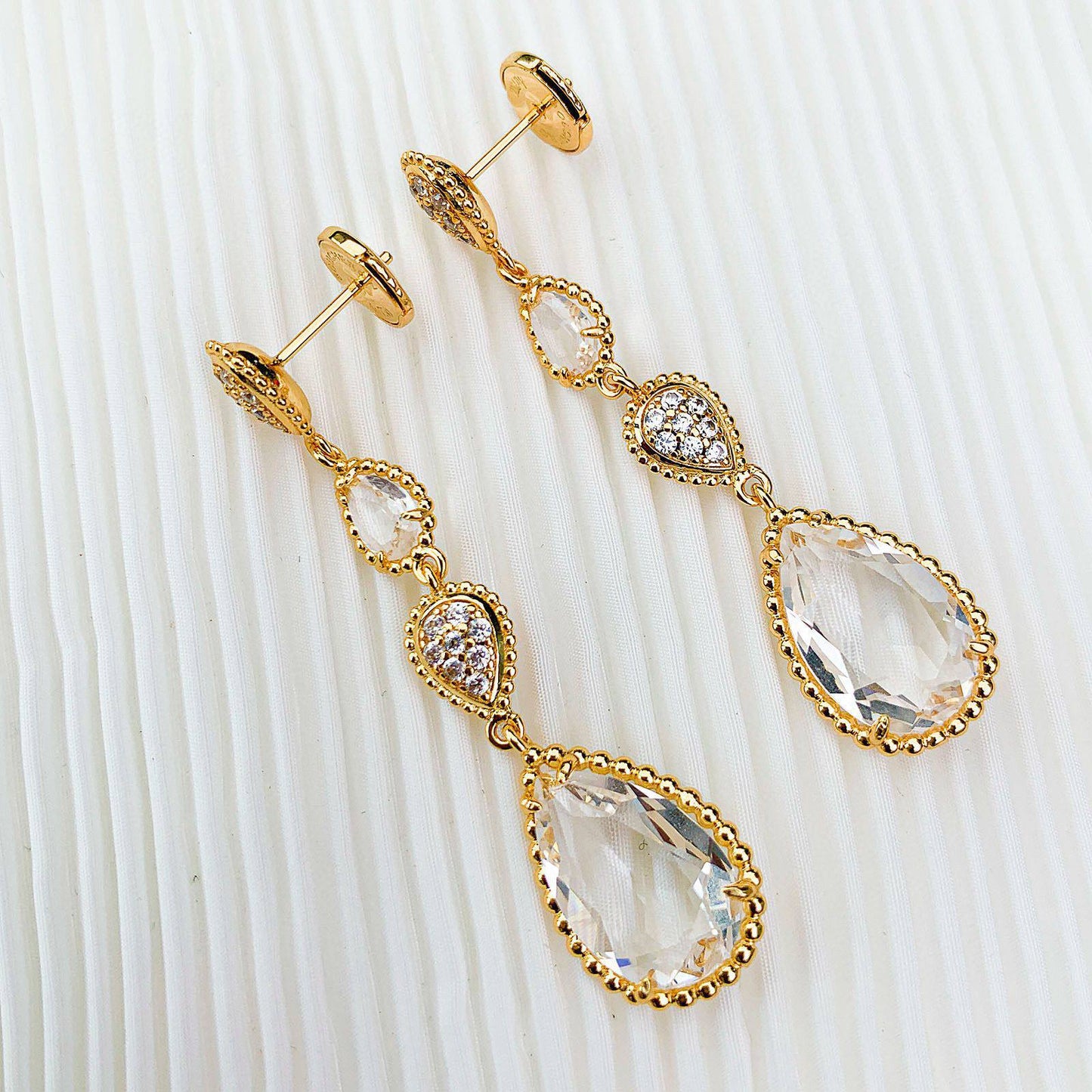 BOUCHERON ❤️‍🔥*
Earring 🐦‍🔥
Master quality 💯
With normal boxes 🗃️ 
Offer price👇
60 dhs🪙🌨️
With master box 📦 
140 dhs🪙🌨️

Zain216
♥️♥️♥️