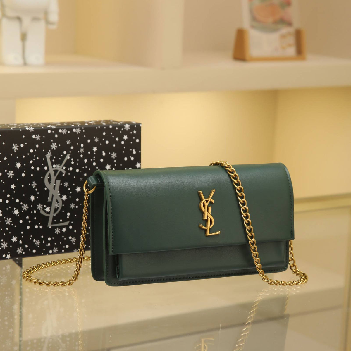 YSL

best quality 
with box
95 dhs🇦🇪🇦🇪

size22CM

Zain290
♥️♥️♥️