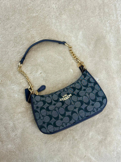 COACH RESTOCK 
BEST QUALITY 💯
ROSE GOLD HARDWARE 

90 dhs🪙🌨️

WITH BOX 📦

Zain28
♥️♥️♥️