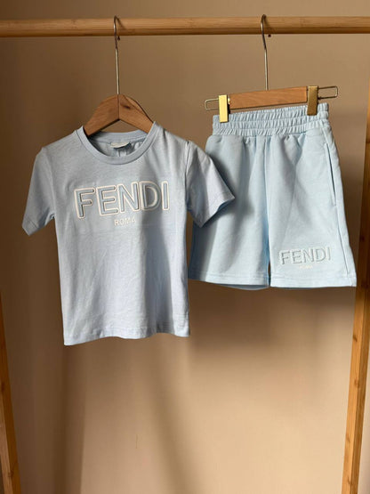 Fendi 
 Super master quality 😍
Size:. 2/12years old 
240 dhs✅

Zain261
♥️♥️♥️
