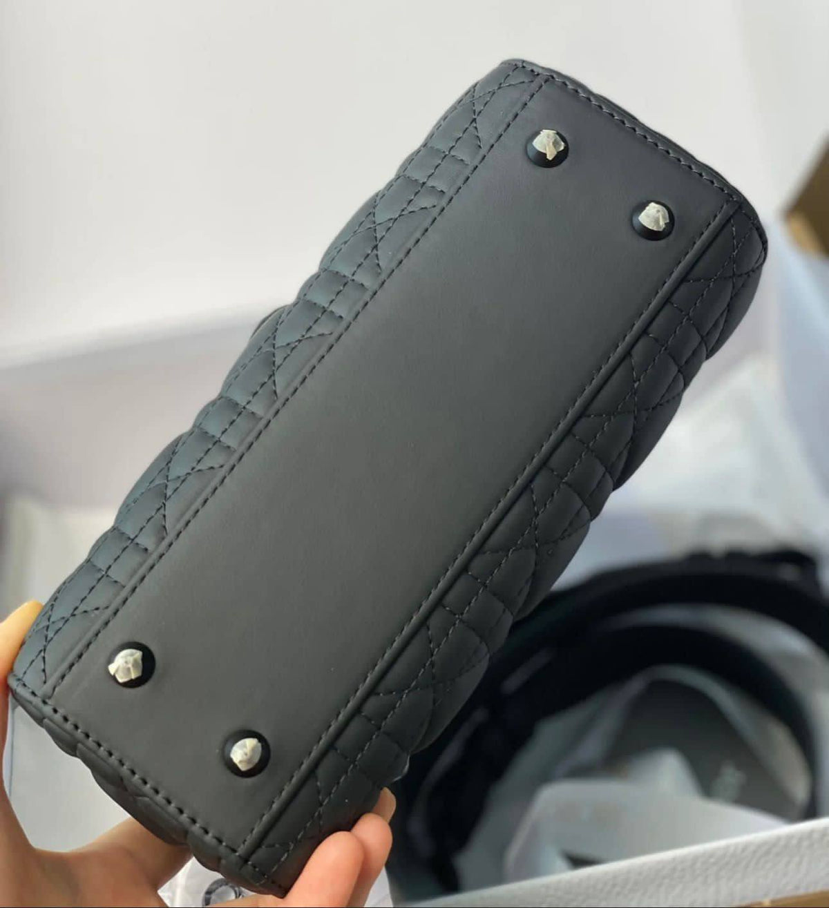 DIOR 

NEW CAME 

GOOD QUALITY 
115 dhs🇦🇪🇦🇪

SIZE: 24cm

Zain295
Zain17
♥️♥️♥️