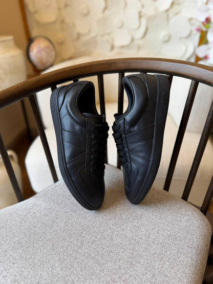 Christian Dior 
*AAA quality*
*size:40 to 46* 
450 dhs✅

Zain185
♥️♥️♥️