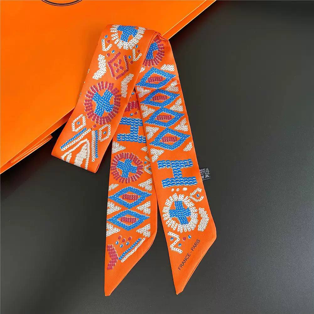 New Arrival
Scarf ties/Bag Tie🔥🔥
Master quality 
Size : 90cm *5cm 
20 dhs✅

Zain243
♥️♥️♥️
