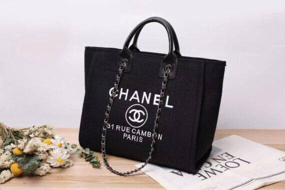 New Chanel, 

good quality, 
size 45 *30 cm 
95 dhs🪙🌨️

Zain12
♥️♥️♥️