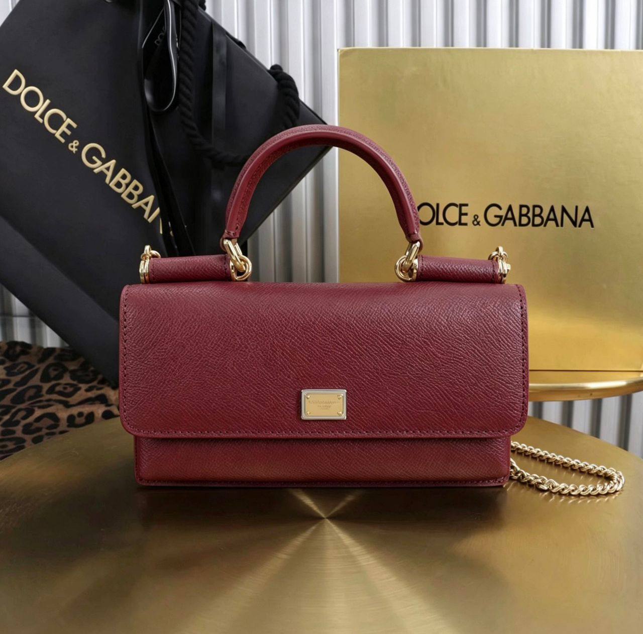 D&G
100 dhs✅
Good-quality 

with box
🎁🎁🎁

Zain35
♥️♥️♥️