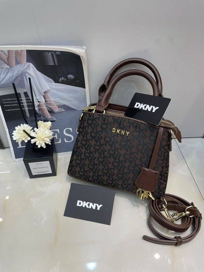 DKNY
100 dhs✅

size：22cm
Good-quality 

with box
🎁🎁🎁

Zain35
♥️♥️♥️