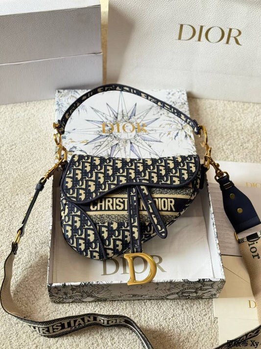 Dior Master +++
320 dhs🪙💚

Zain141
♥️♥️♥️