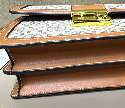 Tory Burch

90 dhs🪙💕
size:23*8*14

Good quality 
with box
🎁🎁🎁

Zain07
♥️♥️♥️
