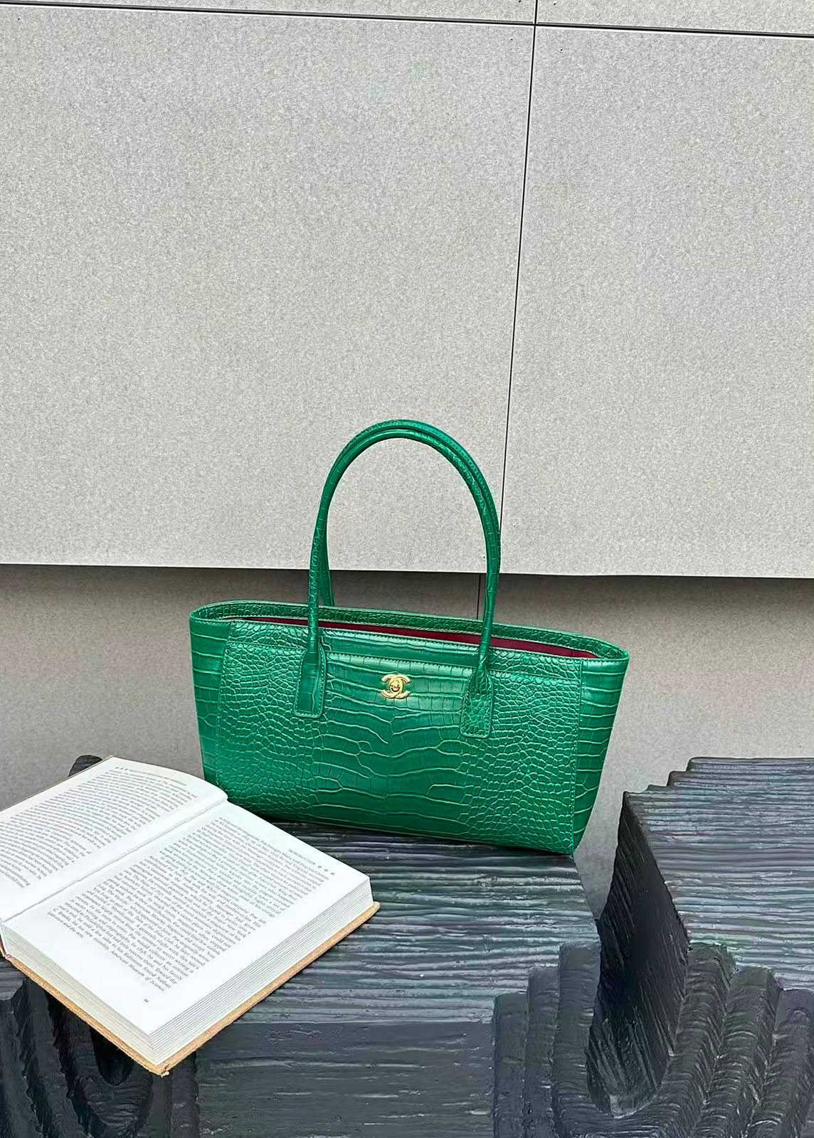 Chanel

130 dhs🇦🇪🇦🇪

Zain143
♥️♥️♥️