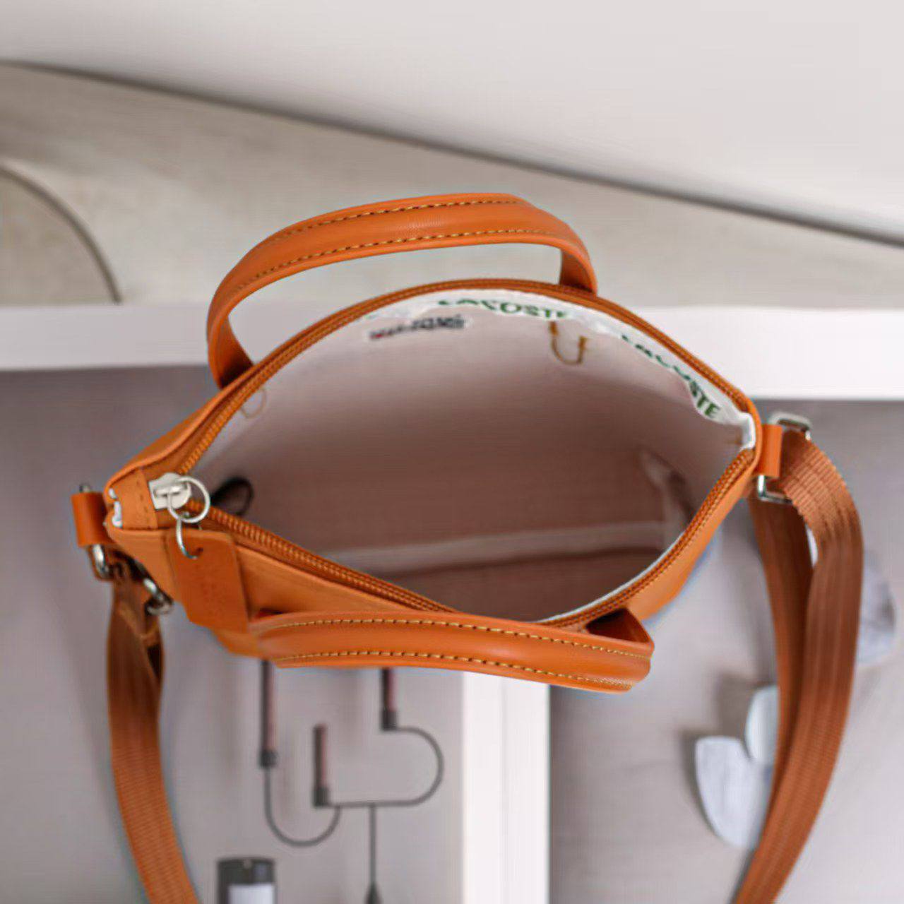 LACOST BAG
GOOD QUALITY
40 dhs✅

Zain40
♥️♥️♥️