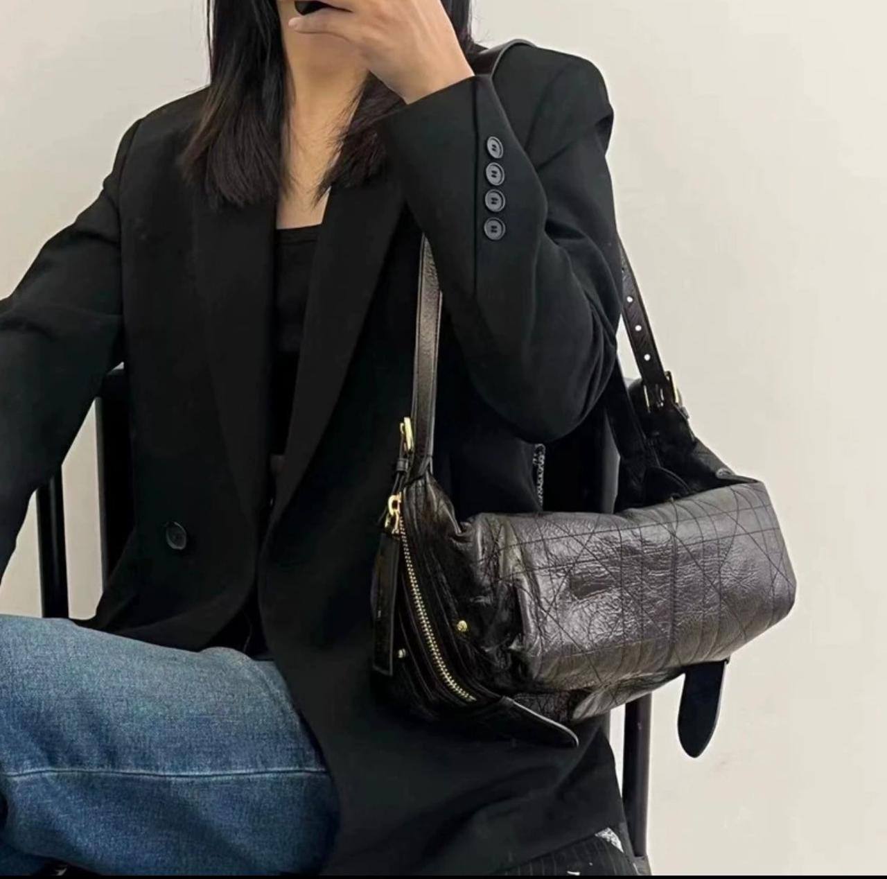 DIOR  
GOOD QUALITY
100 dhs✅

Zain295
♥️♥️♥️