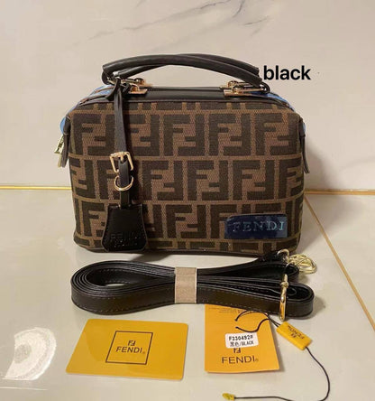 💐 Brand Boston
1️⃣ First  quality
Size : 27 * 25 cm
90 dhs🪙🌨️

Zain115
♥️♥️♥️