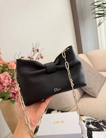 Dior
100 dhs✅
Good-quality 

with box🎁🎁🎁

Zain35
♥️♥️♥️