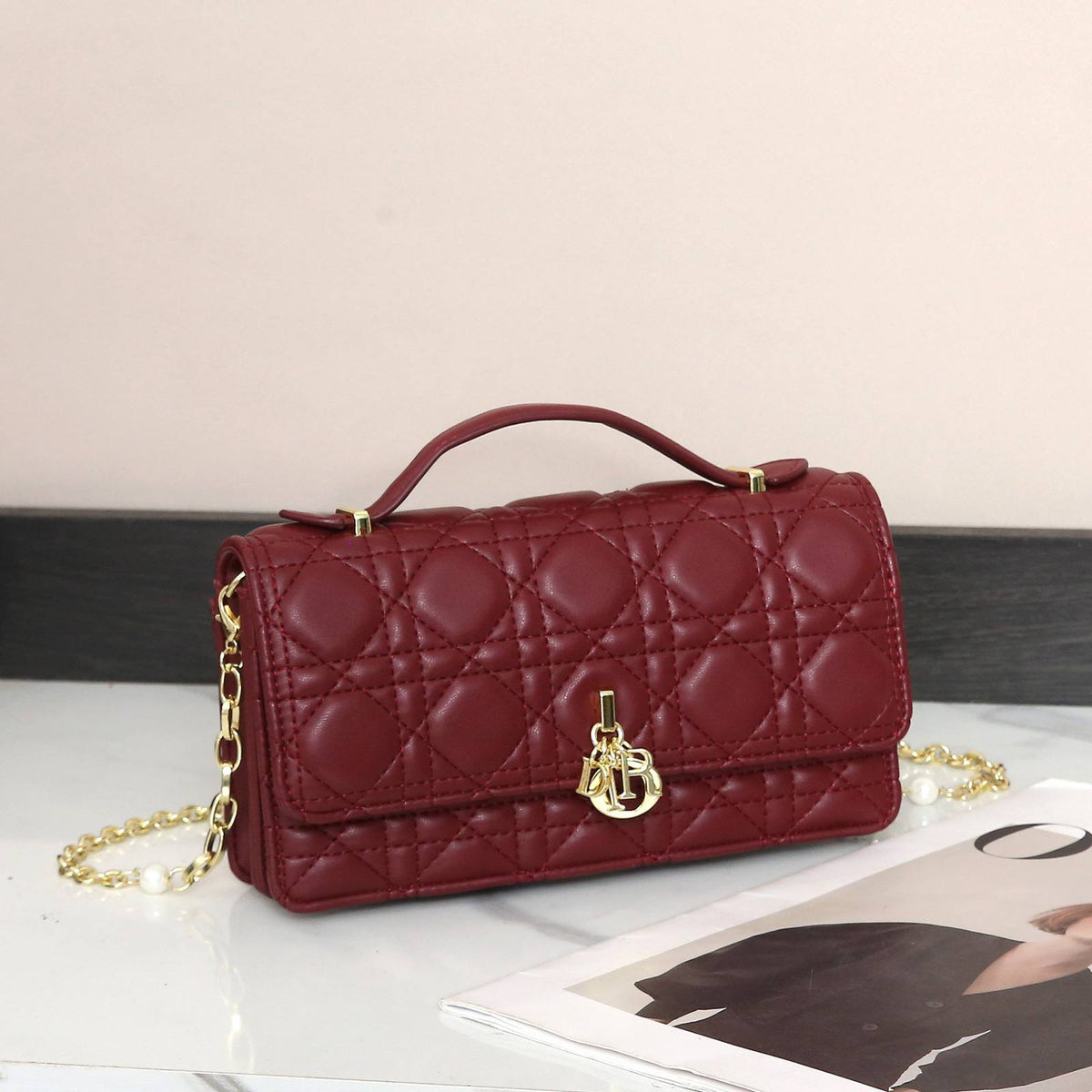 DIOR

Best quality 

with box

105 dhs🇦🇪🇦🇪

size 21CM
Zain290
♥️♥️♥️