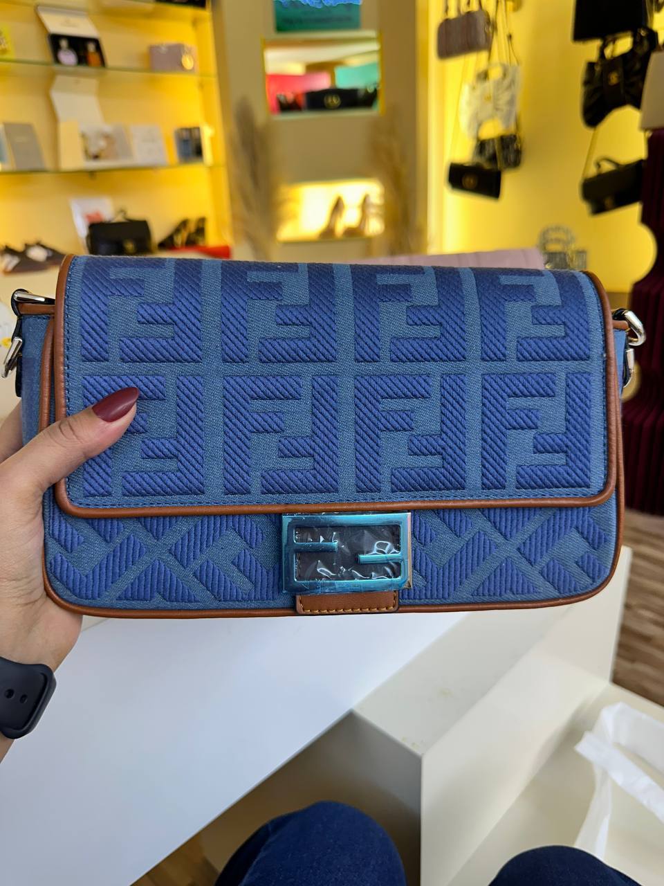 Fendi master

280 dhs 


WhatsApp for order 

0507557372
0568585901

Zain131
♥️♥️♥️

Zc
