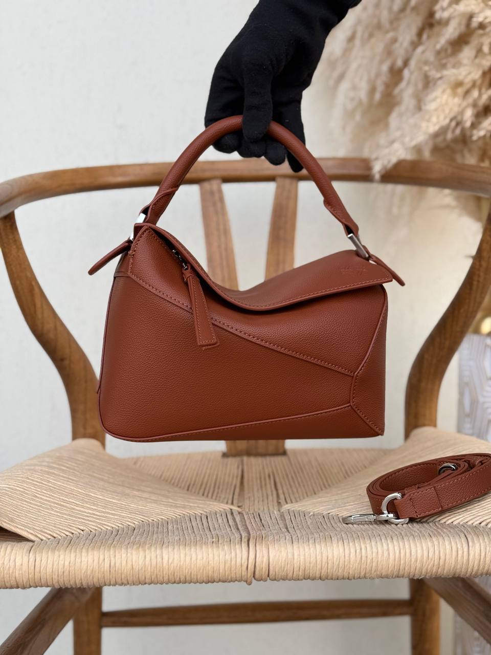 LOEWE
24cm
370 dhs🪙🌨️
Top quality 

With box🎁

Zain167
♥️♥️♥️