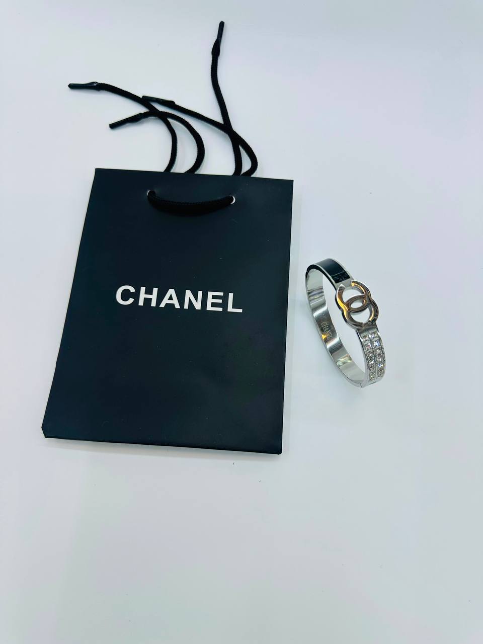 *Stainless steel 🦋*
Bangle 💯
Non tarnish 💯
With paper bag 🛍️
20 dhs🇦🇪🇦🇪

Zain216
♥️♥️♥️